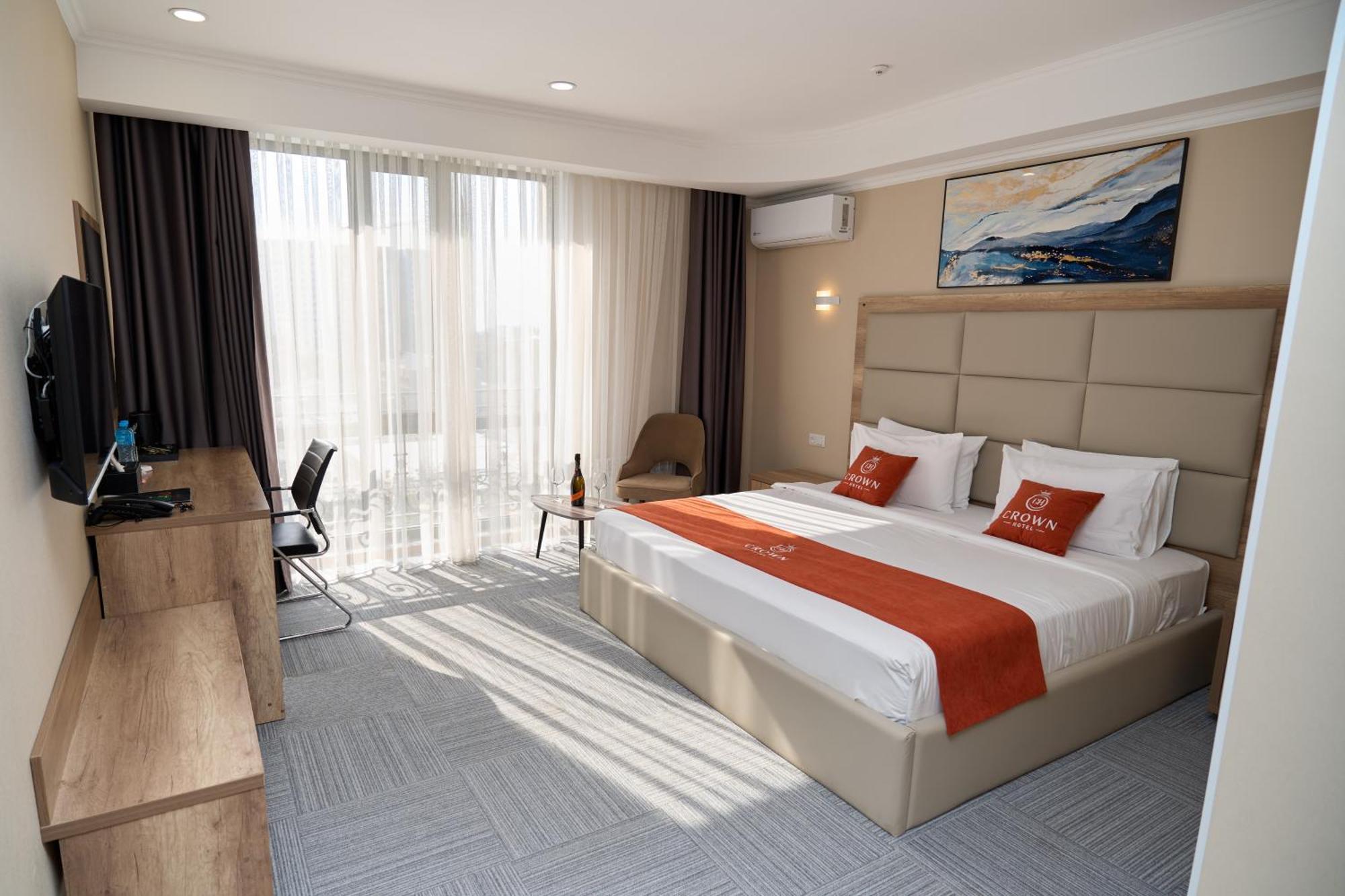 Crown Hotel 비슈케크 외부 사진