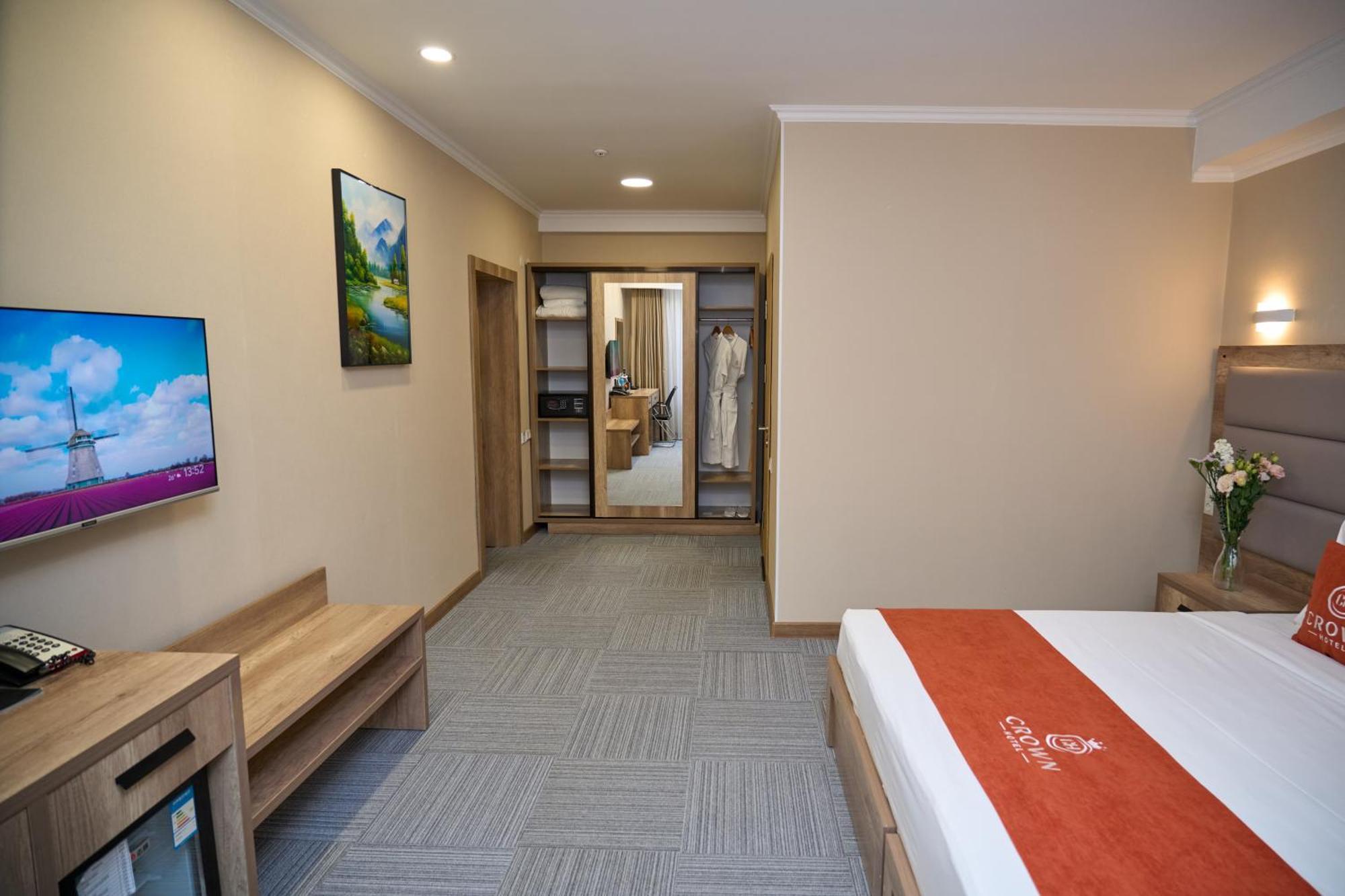 Crown Hotel 비슈케크 외부 사진