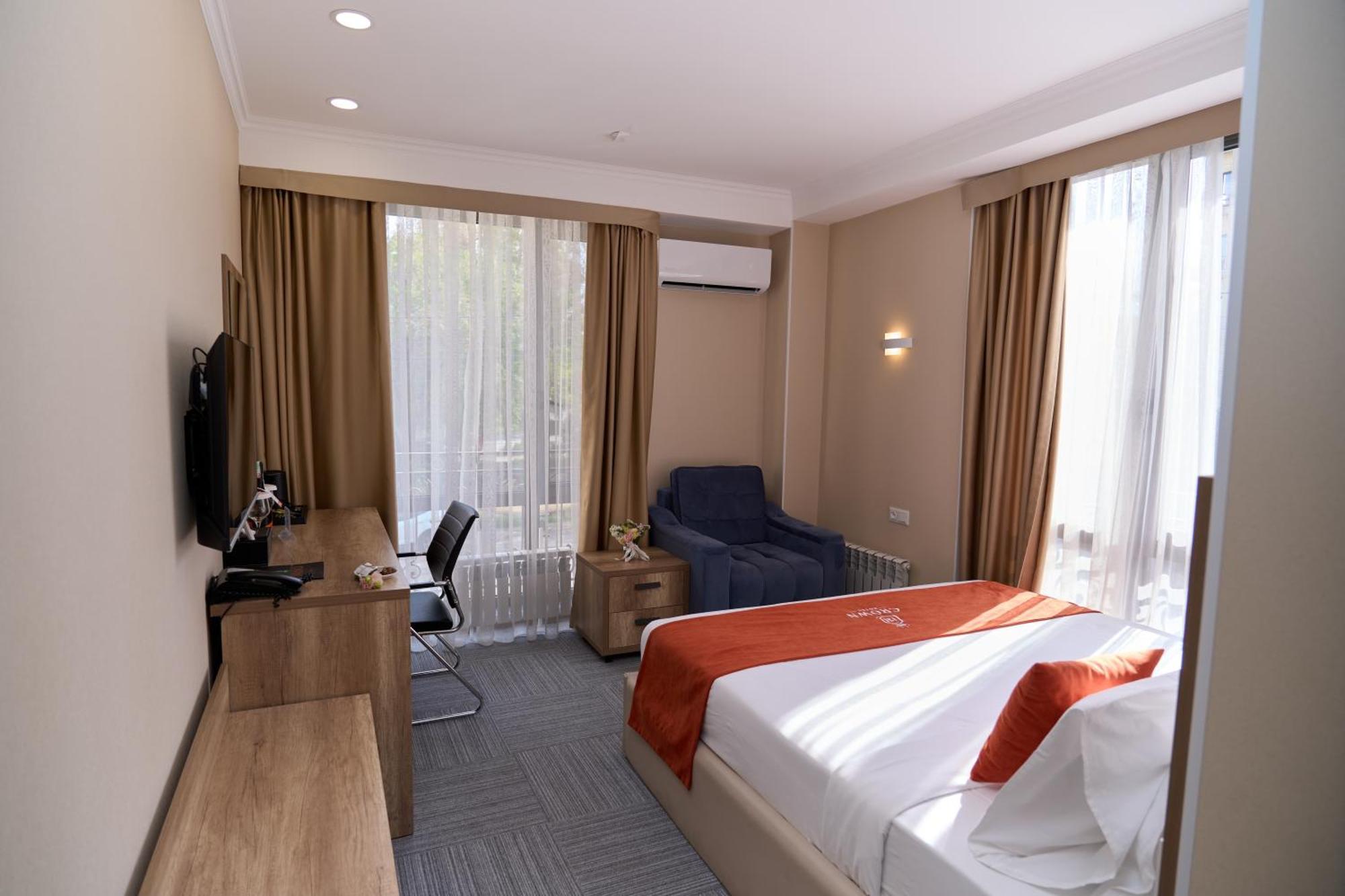 Crown Hotel 비슈케크 외부 사진