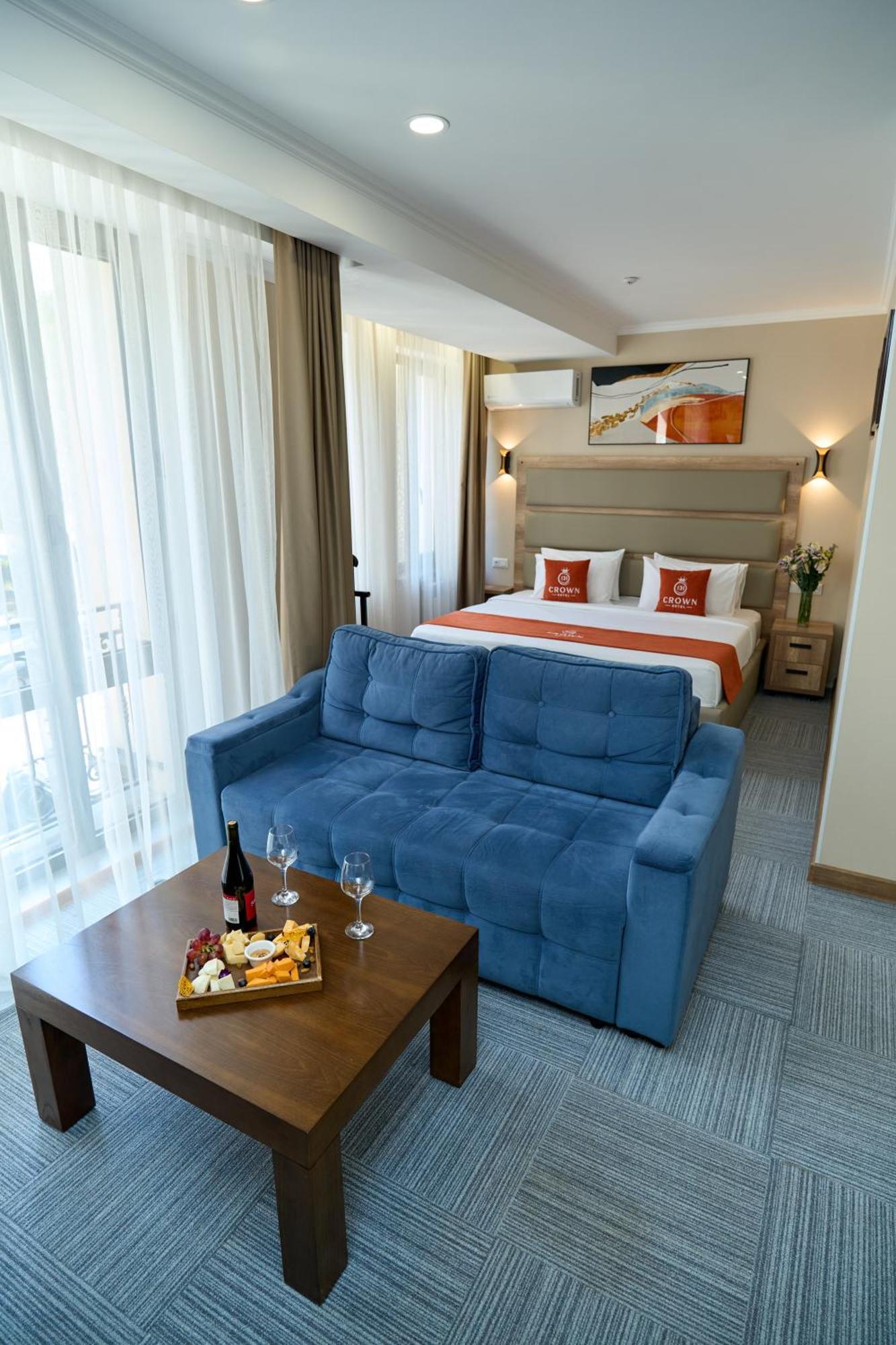 Crown Hotel 비슈케크 외부 사진