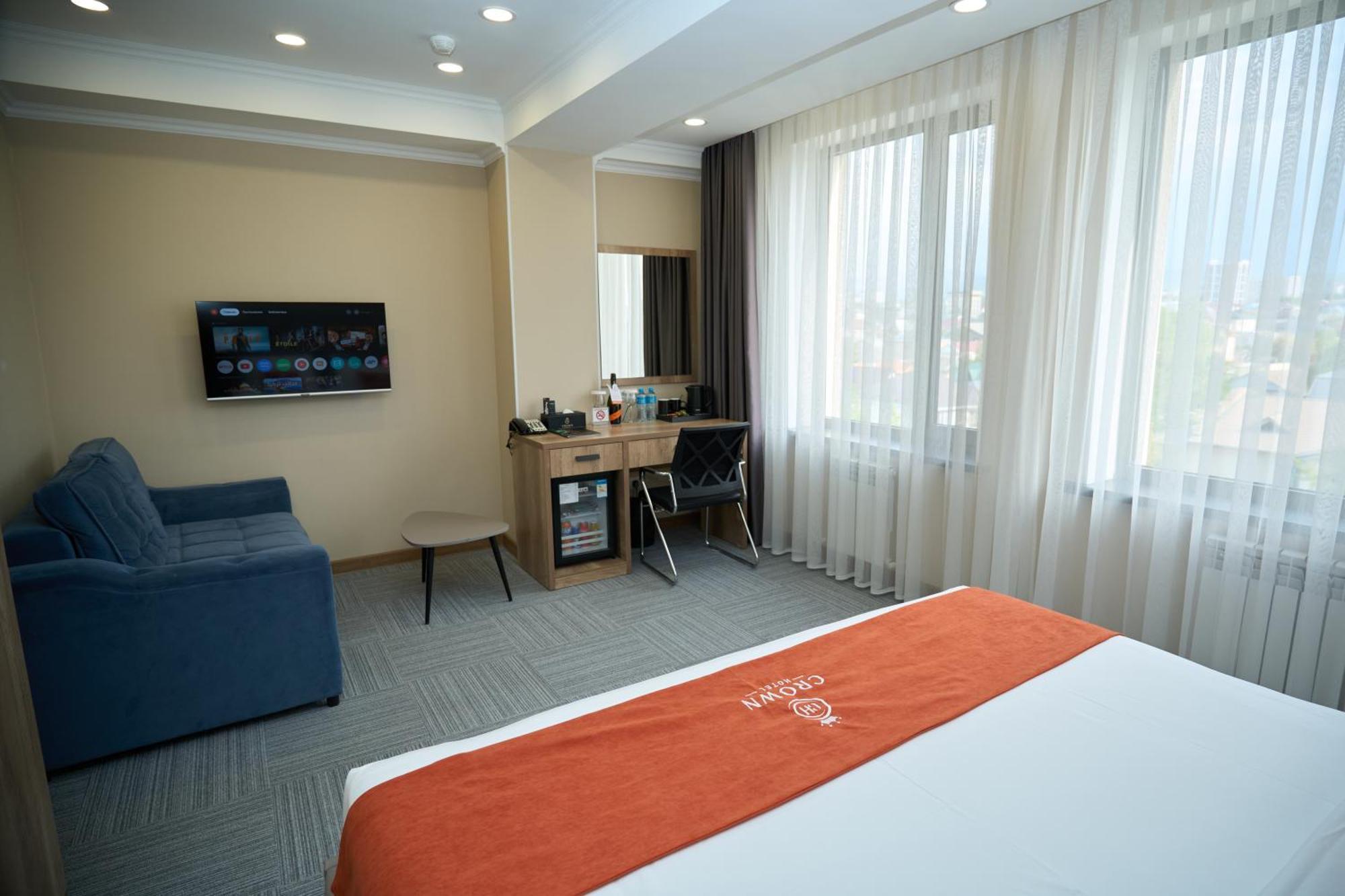 Crown Hotel 비슈케크 외부 사진
