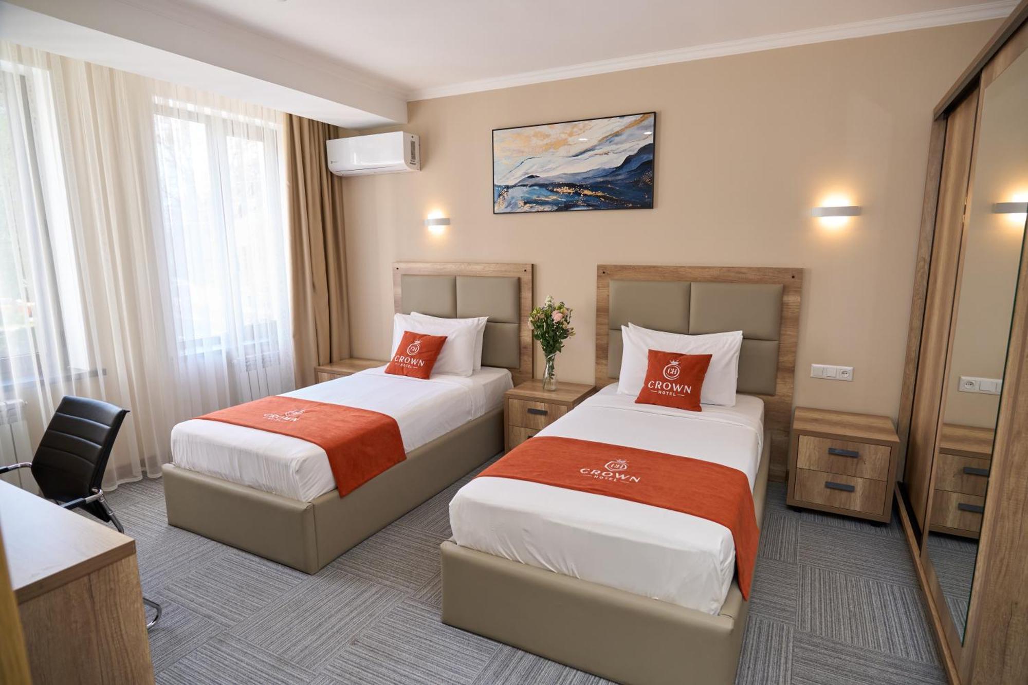 Crown Hotel 비슈케크 외부 사진