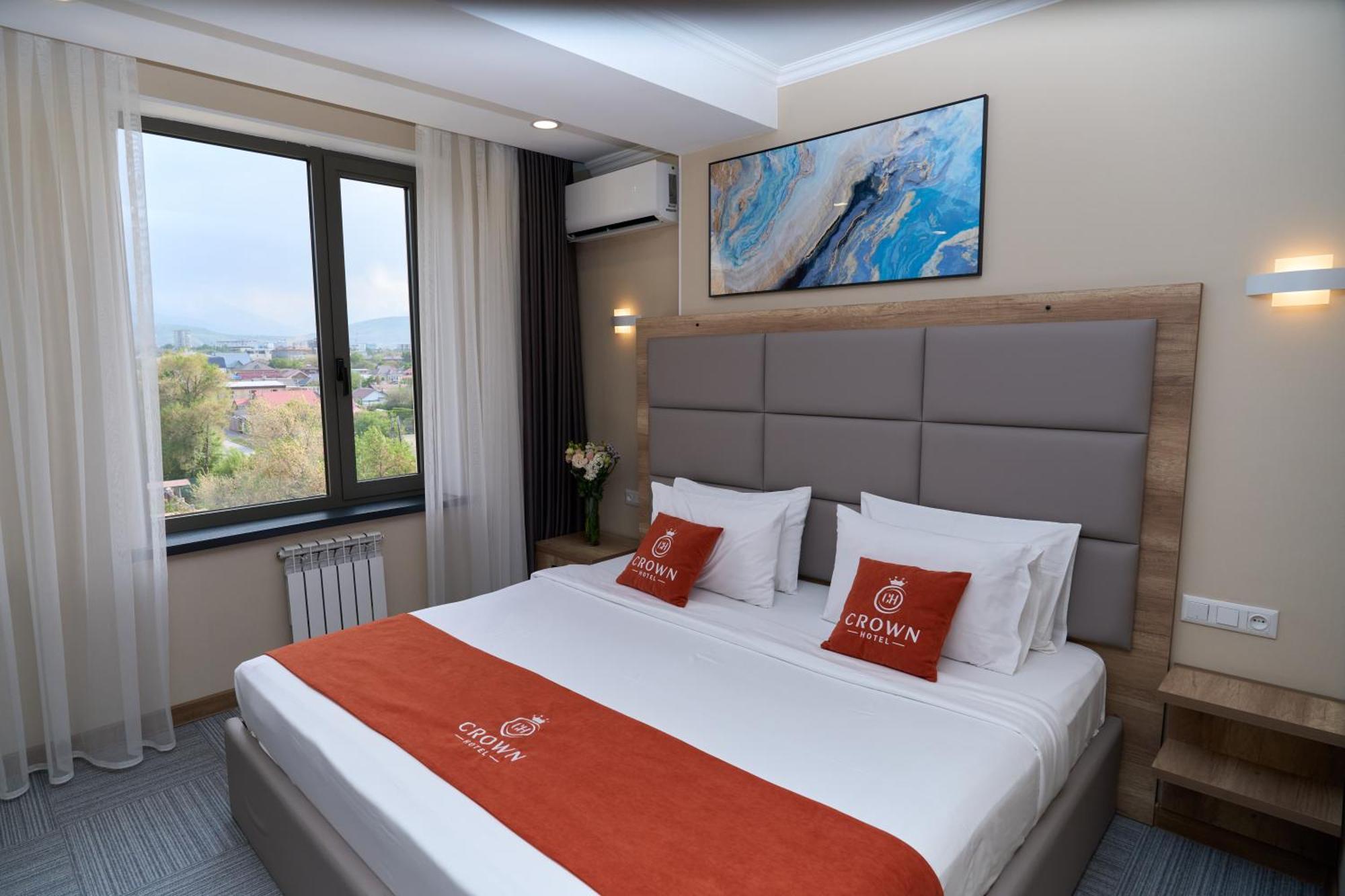 Crown Hotel 비슈케크 외부 사진