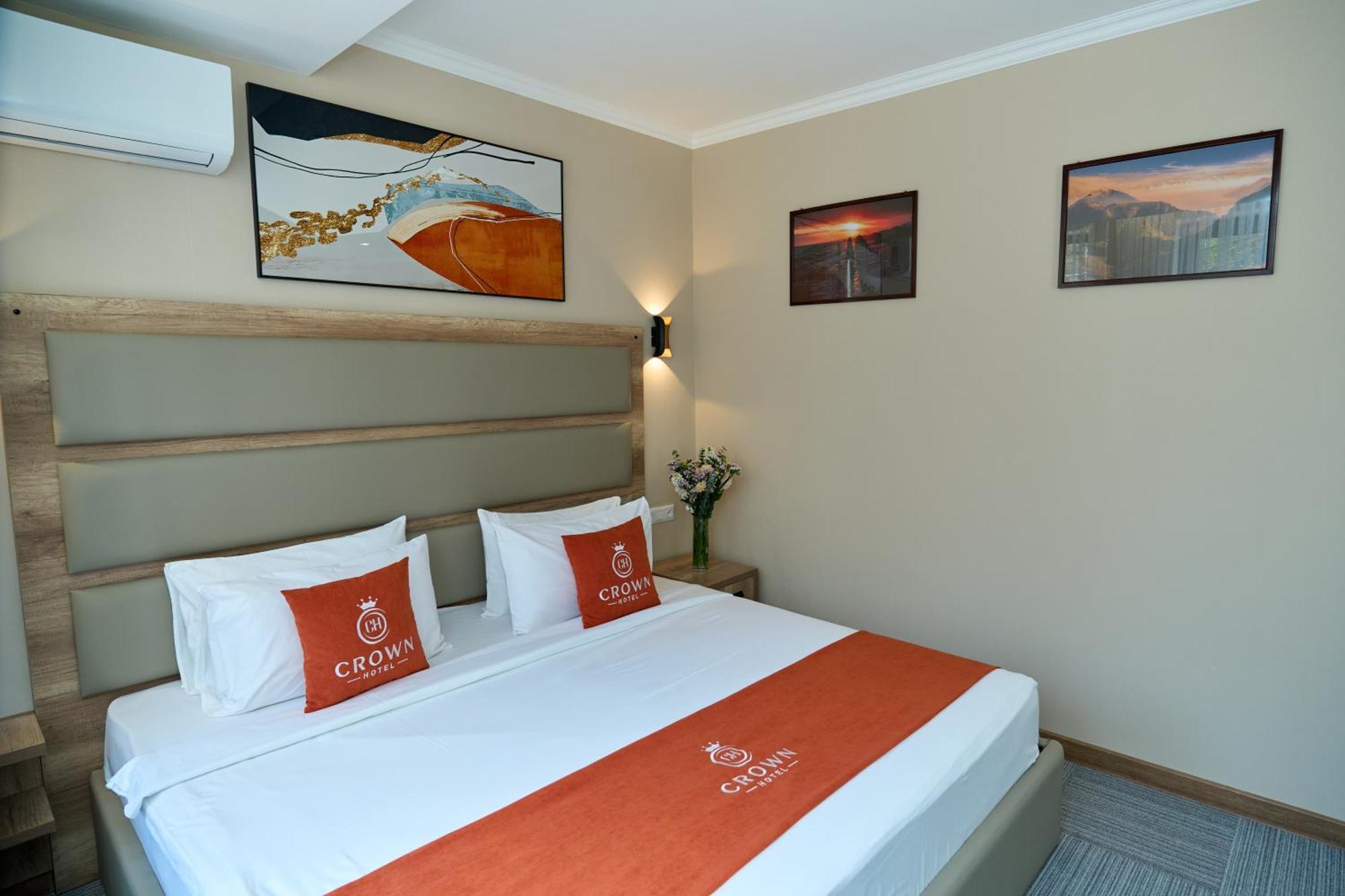 Crown Hotel 비슈케크 외부 사진