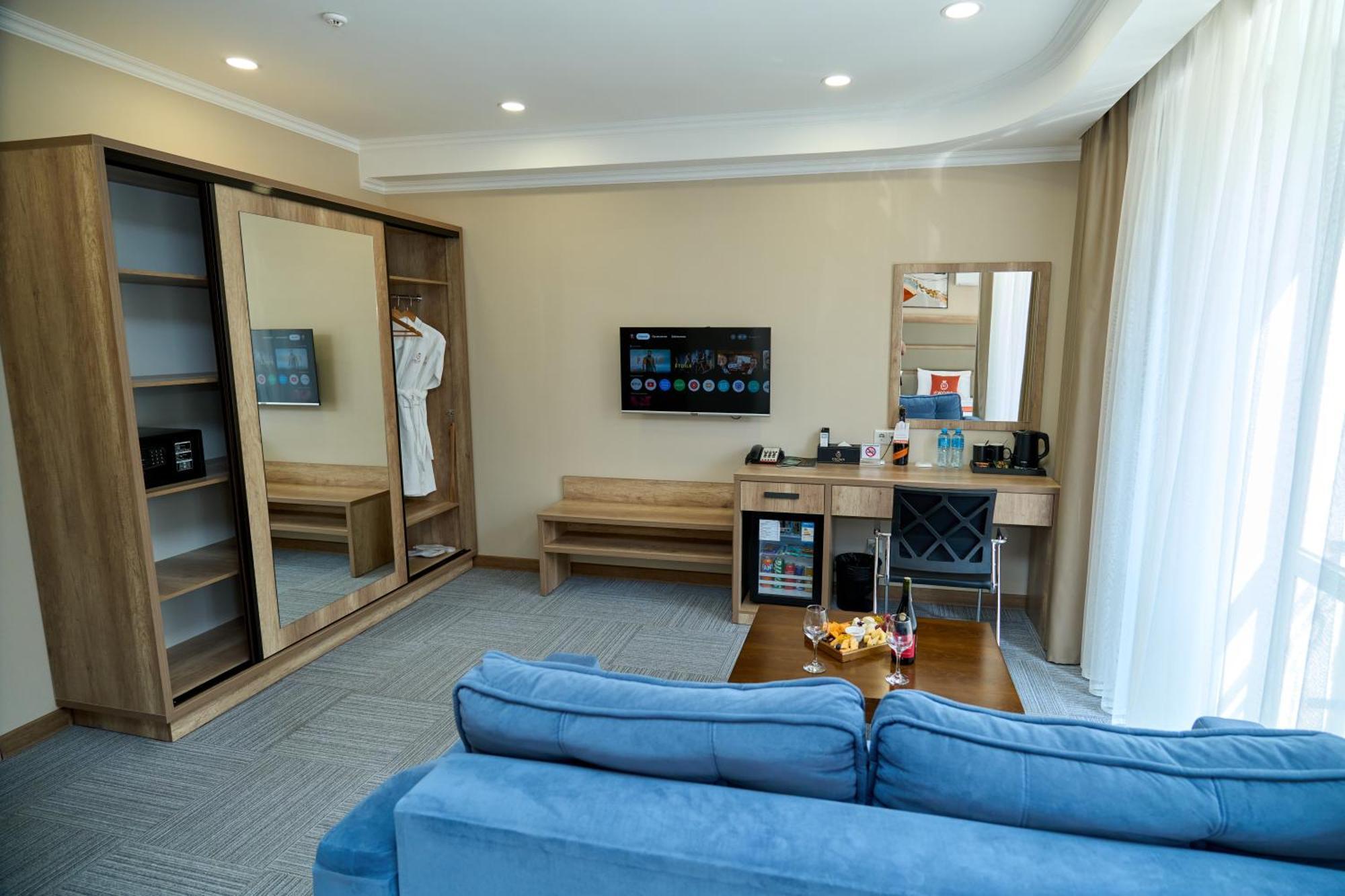 Crown Hotel 비슈케크 외부 사진
