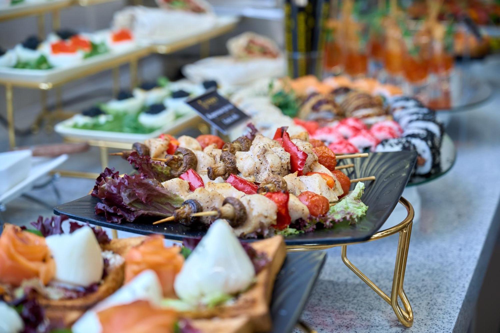 Crown Hotel 비슈케크 외부 사진