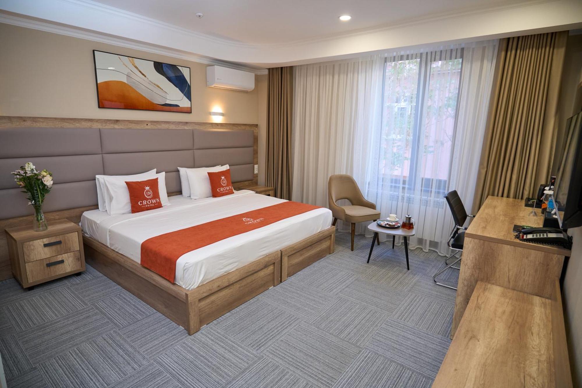 Crown Hotel 비슈케크 외부 사진